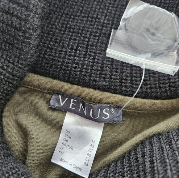 Venus Long Coat, Size 16 - Picture 7 of 10